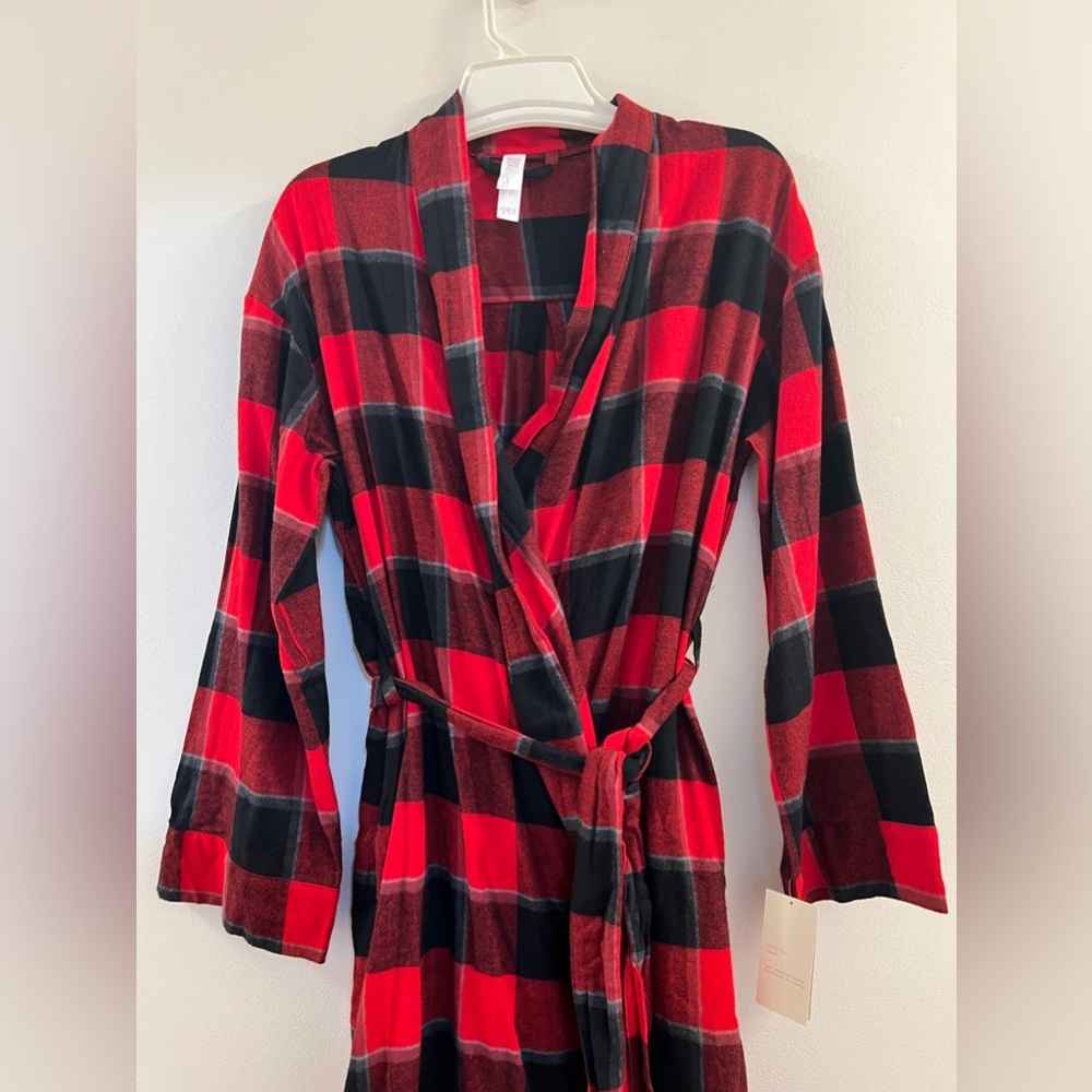 STARS ABOVE Perfectly Cozy Buffalo Check Flannel Robe in Red B2. - Picture 8 of 11